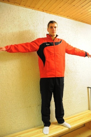 Trainingsanzug von vorn