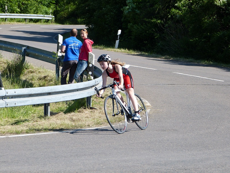 Maxime wetzt um die Kurve
