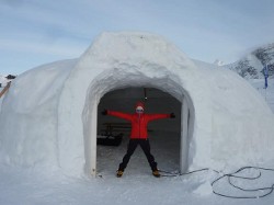 Annett allein im Iglu Annett allein im Iglu