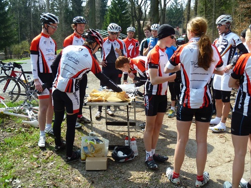 das große Kuchenbuffet - erst die Arbeit, dann der Kuchen das große Kuchenbuffet - erst die Arbeit, dann der Kuchen