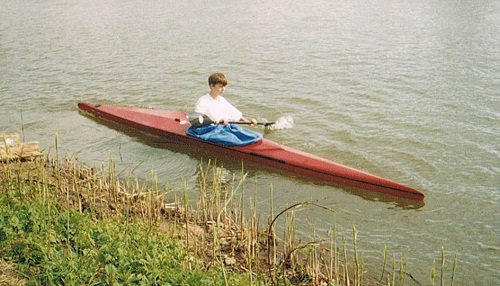 Susi fühlt sich schon früh im Kano wohl ... Susi fühlt sich schon früh im Kano wohl ...