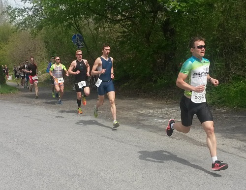 in Reihe und Glied - Ordnung muss sein ... ;)